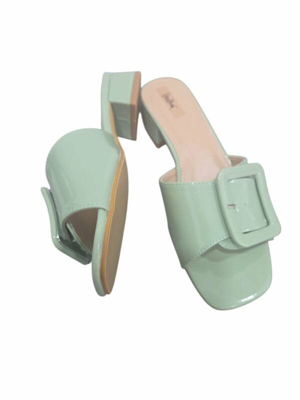 Ciabattina lucida colore verde pastello con tacchetto quadrato H4 cm ( 6×5.5cm) Spedizione Gratuita