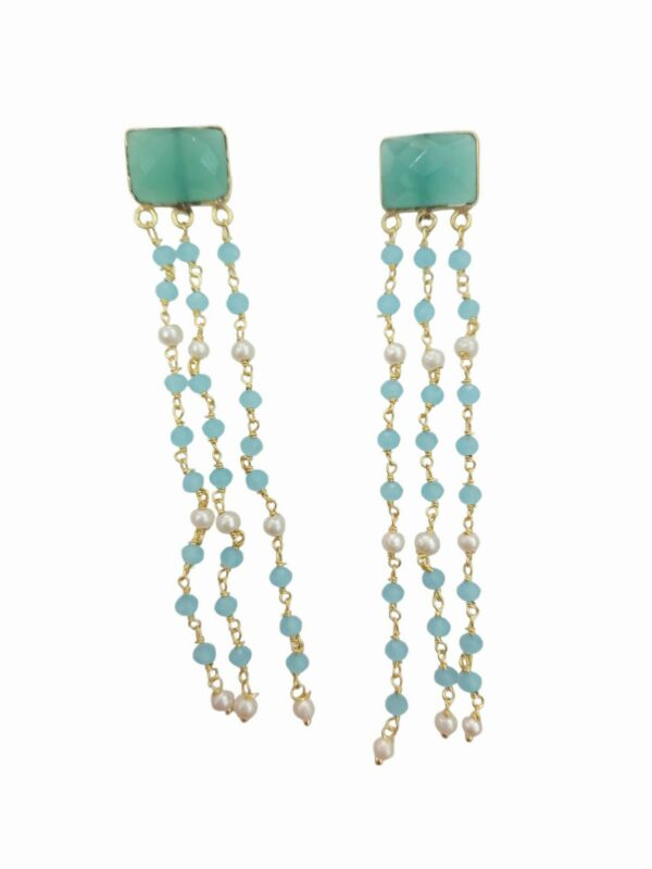 Orecchini  realizzati con cristalli, perline di maiorca e perno occhio di gatto. colore verde acqua e turchese
peso 4 gr
lunghezza 8.5cm Spedizione Gratuita