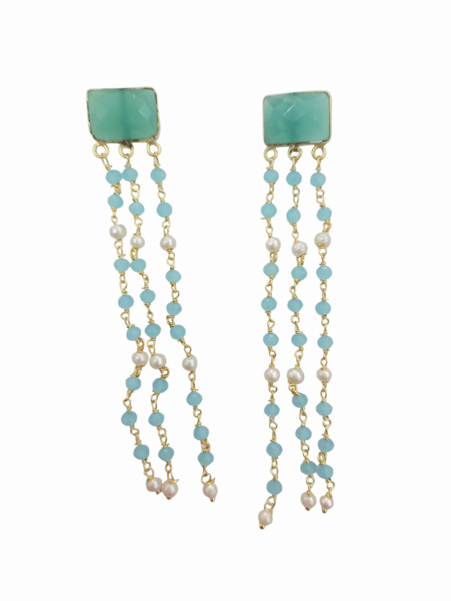 Orecchini  realizzati con cristalli, perline di maiorca e perno occhio di gatto. colore verde acqua e turchese
peso 4 gr
lunghezza 8.5cm Spedizione Gratuita