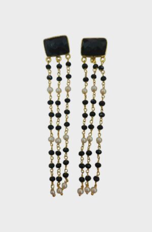 Orecchini  realizzati con cristalli, perline di maiorca e perno occhio di gatto. colore nero e bianco
peso 3.9 gr
lunghezza 8.5cm Spedizione Gratuita