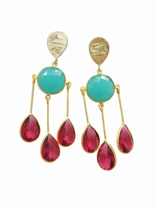 Orecchini  realizzati con occhio di gatto e quarzi circondati da ottone
peso 6.1gr
lunghezza 6.5cm Spedizione Gratuita
