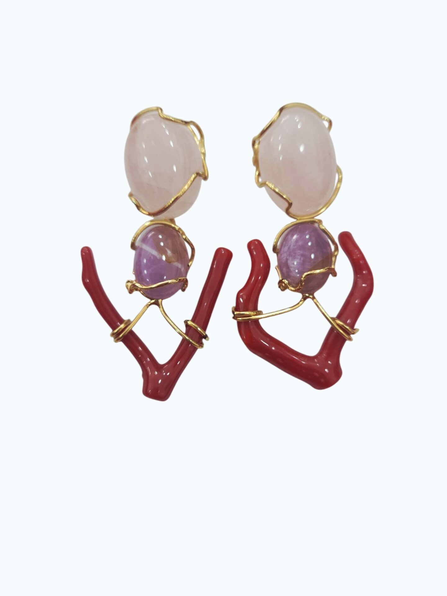 Orecchini  realizzati con rami di corallo, ametista e quarzo rosa lavorati su argento 925 placcato oro. lunghezza 5cm peso 8.5gr Spedizione Gratuita