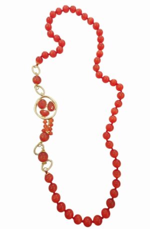 Collana realizzata con occhio di gatto arancione ed elementi in ottone lisci e satinati.lunghezza 80cm Spedizione Gratuita