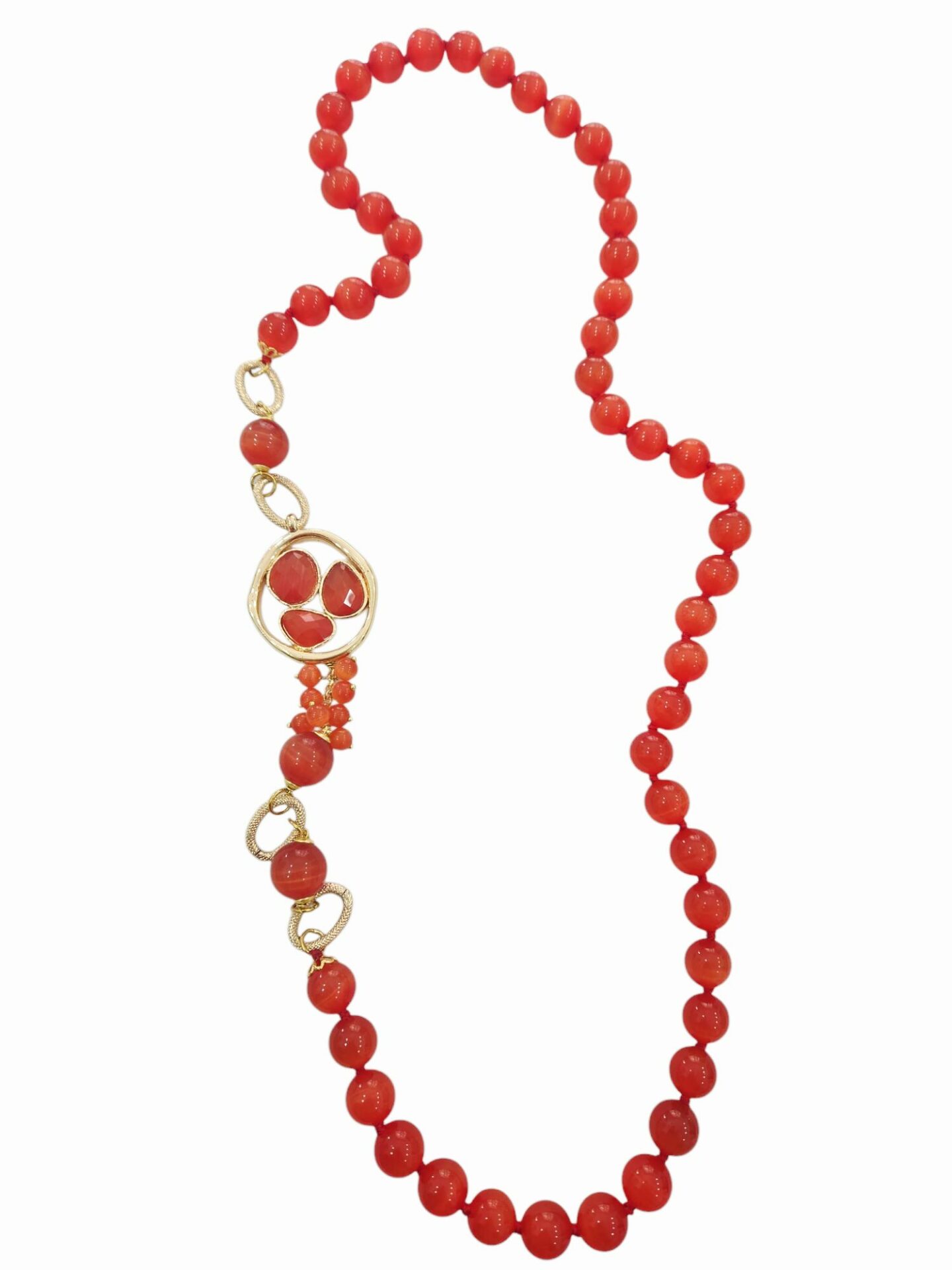 Collana realizzata con occhio di gatto arancione ed elementi in ottone lisci e satinati.lunghezza 80cm Spedizione Gratuita