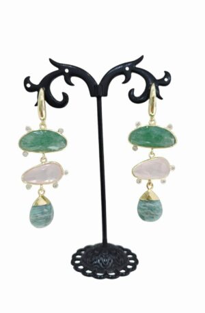 Orecchini  realizzati  con quarzi e avventurina circondati da ottone e zirconi.
lunghezza 6cm
peso 6.9gr Spedizione Gratuita