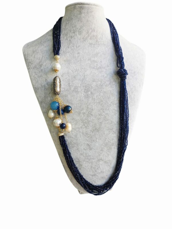 Collana lunga realizzata con fili di zirconi naturali blu e laterale con perle barocche,agata e perla scaramazza con marcasite.lunghezza 85cm Spedizione Gratuita