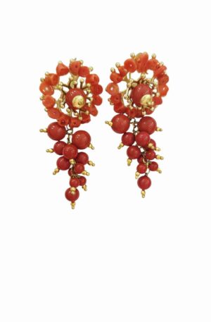 Orecchini realizzati artigianalmente con corallo su base in ottone e ciuffobin pasta di corallo.Monachella in ottone
peso 10gr
lunghezza 6.5cm Spedizione Gratuita