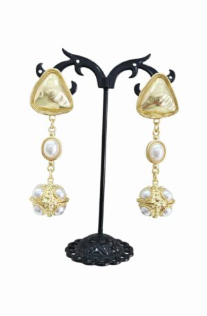 Orecchini realizzati con perle di Maiorca ed ottone. peso 11.5gr lunghezza 6.5cm Spedizione Gratuita