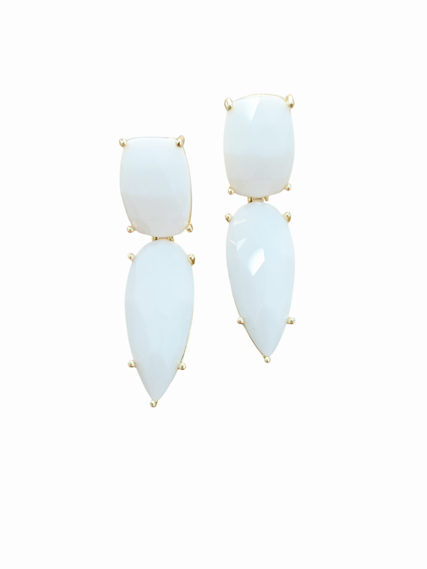Orecchini  realizzati con agata bianca sfaccettata incastonata nell’ottone lunghezza 4.5cm peso 7.1gr Spedizione Gratuita