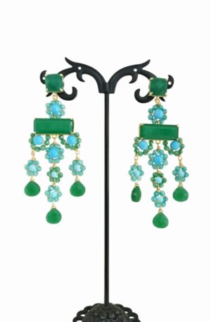 Orecchini realizzati artigianalmente con quarzi verdi ed agata turchese. lunghezza 7.5cm peso 9.4gr Spedizione Gratuita