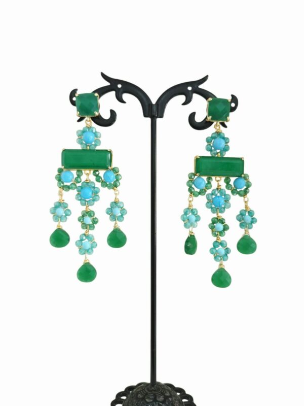 Orecchini realizzati artigianalmente con quarzi verdi ed agata turchese. lunghezza 7.5cm peso 9.4gr Spedizione Gratuita