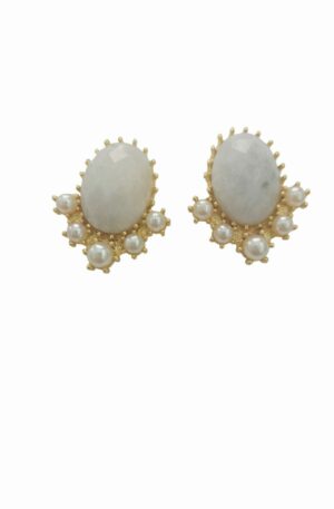 Orecchini lobo realizzati su base in ottone con pietra di luna e perle di Maiorca.peso 5.1grlunghezza 2.5cm Spedizione Gratuita