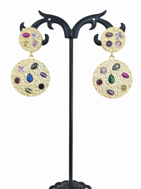 Orecchini  realizzati su base in ottone battuto con zirconi multicolore incastonati. Lunghezza 4.5cm peso 8.7gr Spedizione Gratuita