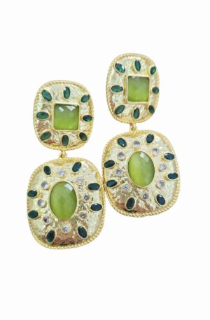 Orecchini realizzati con occhio di gatto e zirconi incastonati su ottone
lunghezza 6cm
peso 15.2gr Spedizione Gratuita