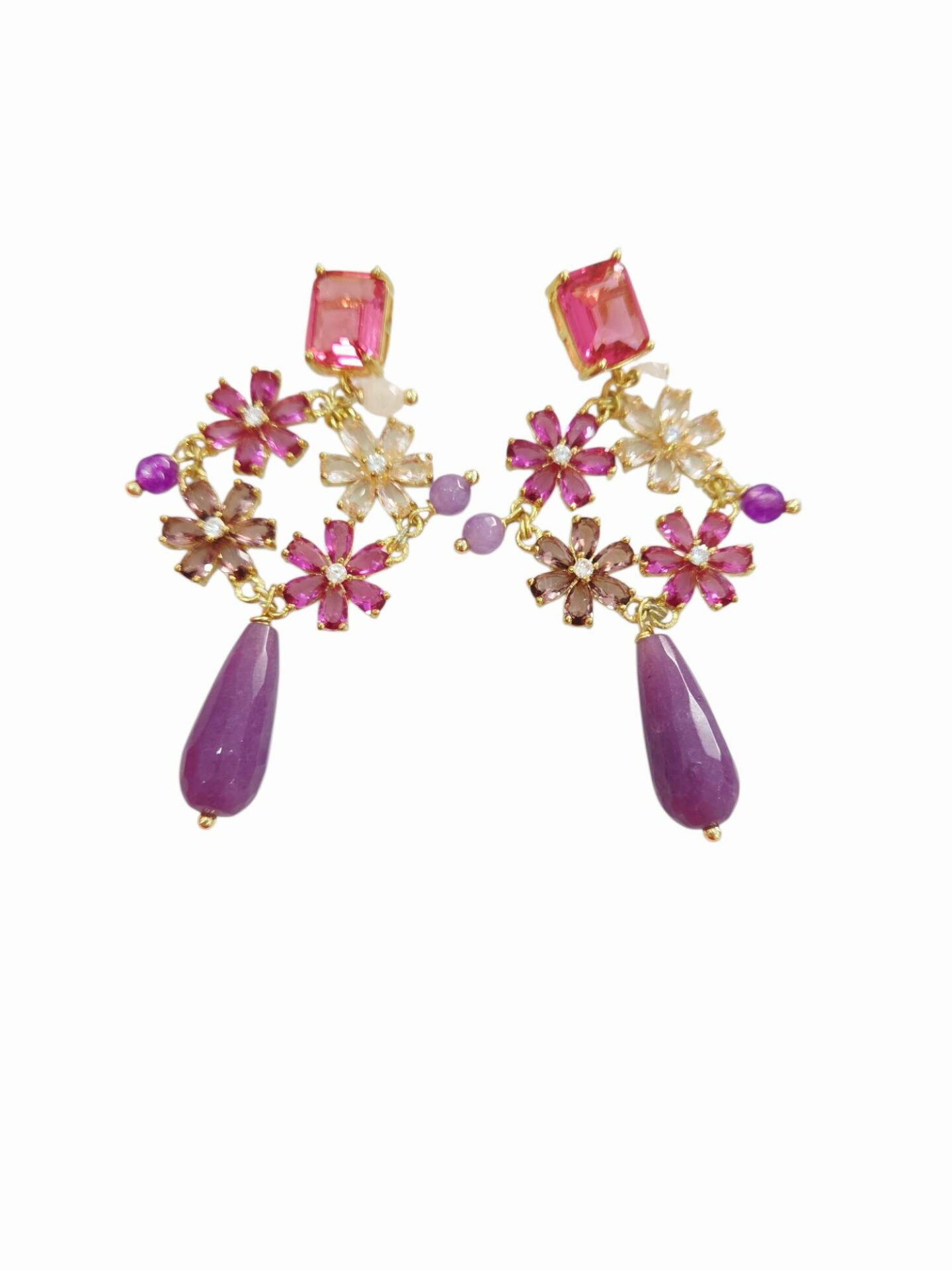 Orecchini  realizzati artigianalmente con quarzi, zirconi ed agata.
Lunghezza 6cm Peso 8.9 gr Spedizione Gratuita