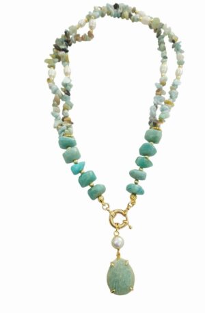 Collana girocollo con ciondolo realizzata artigianalmente con amazzonite e perle di fiume. Lunghezza 48cm lunghezza ciondolo 4cm Spedizione Gratuita