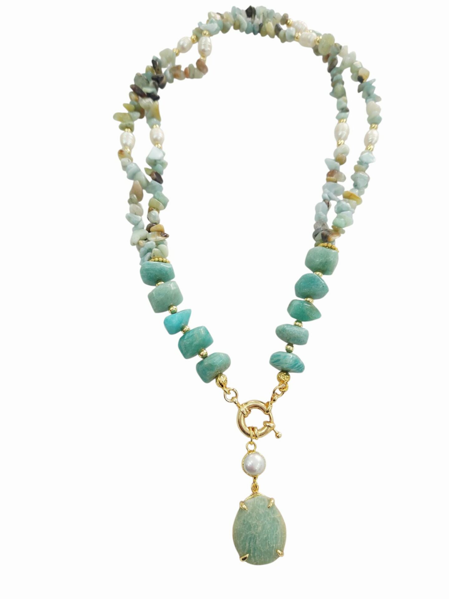 Collana girocollo con ciondolo realizzata artigianalmente con amazzonite e perle di fiume. Lunghezza 48cm lunghezza ciondolo 4cm Spedizione Gratuita
