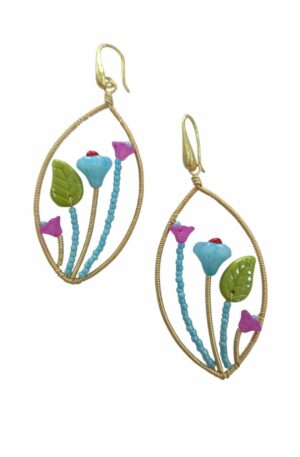Orecchini  realizzati artigianalmente con ottone microperline e fiori multicolore in lucide.lunghezza 7.5cmpeso 5.1gr Spedizione Gratuita