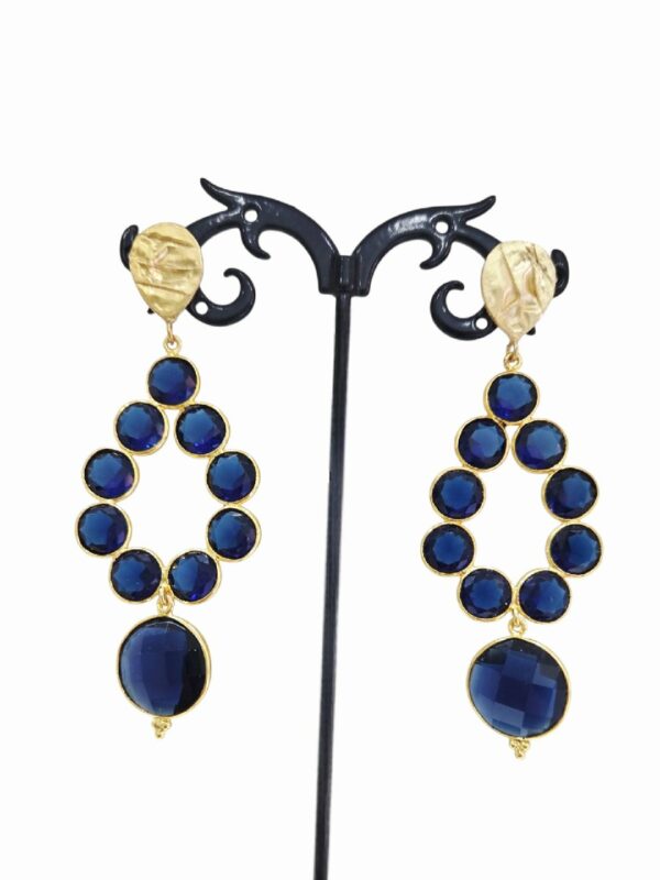 Orecchini  realizzati con quarzi blu circondati da ottone.lunghezza 7cmpeso 6.5cm Spedizione Gratuita