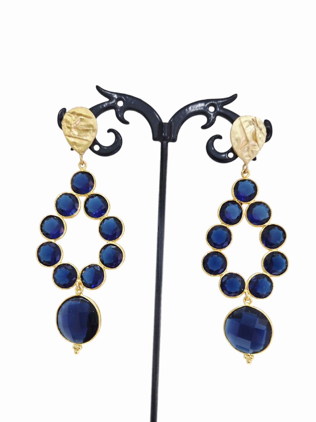 Orecchini  realizzati con quarzi blu circondati da ottone.lunghezza 7cmpeso 6.5cm Spedizione Gratuita