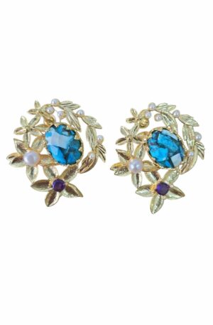 Orecchini lobo realizzati con ottone, perle di fiume, zirconi e turchese.
peso 8.3gr
lunghezza 3.5cm Spedizione Gratuita