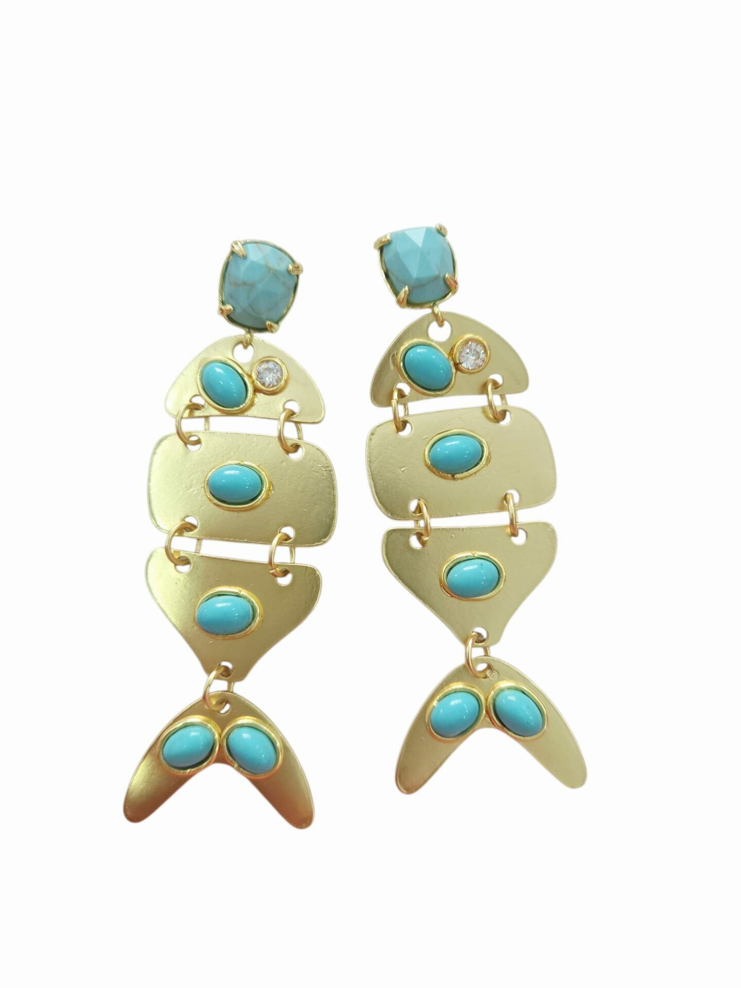 Orecchini  realizzati artigianalmente in ottone con turchese e zirconi.
peso 11.8gr
lunghezza 8cm Spedizione Gratuita