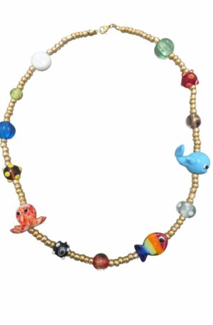 Collana girocollo realizzata artigianalmente con microperline ed elementi in vetro soffiato,pesci multicolore, balena,polipo e sfere miste.lunghezza 45cm Spedizione Gratuita