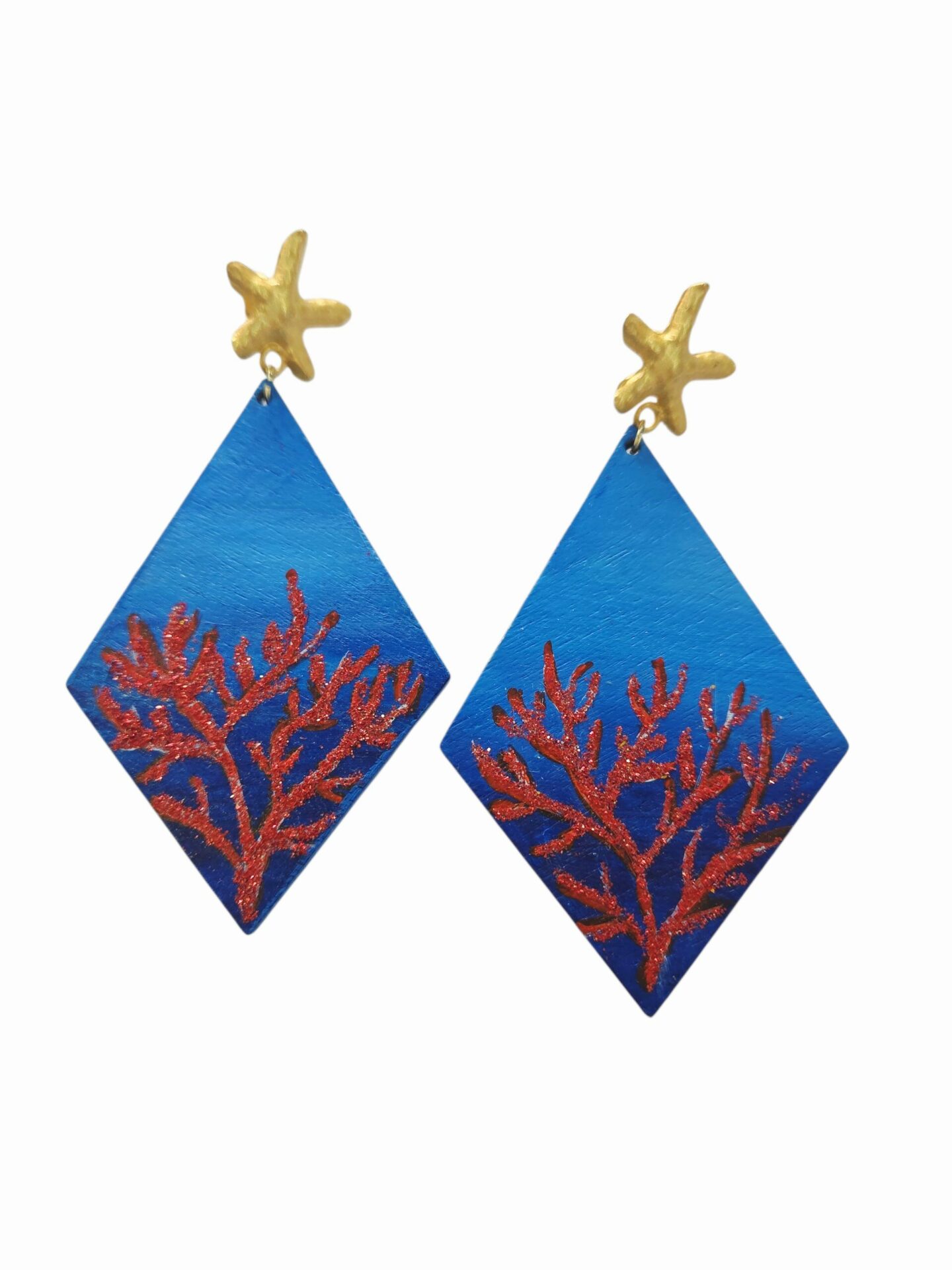 Orecchini dipinti a mano con glitter su base in legno con perno in ottone.lunghezza 9.5cmpeso 4.9gr Spedizione Gratuita