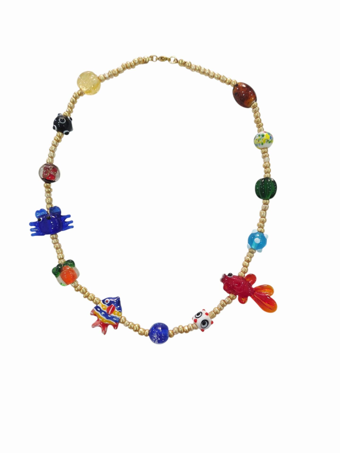 Collana girocollo realizzata artigianalmente con microperline ed elementi in vetro soffiato,pesci multicolore, granchio e sfere miste.lunghezza 45cm Spedizione Gratuita