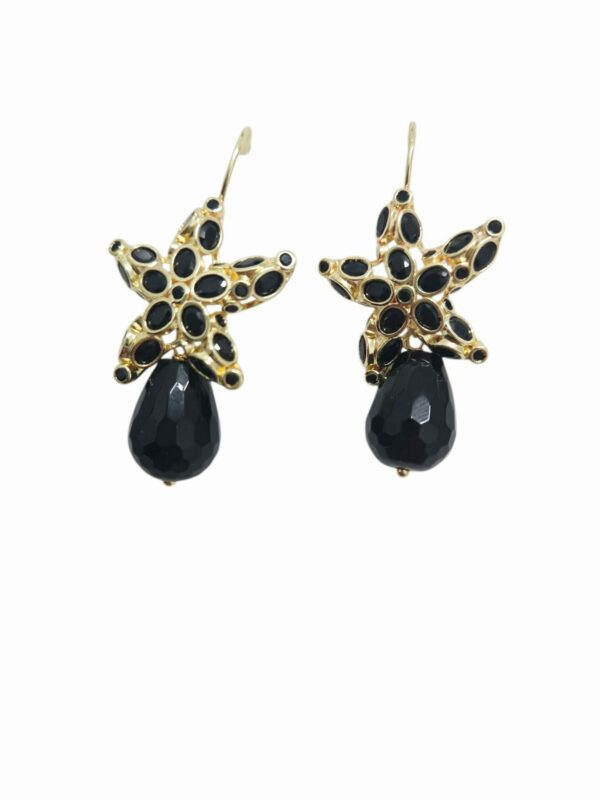 Orecchini realizzati con stelle su base in ottone e zirconi neri incastonati, goccia in onice.Dotati di monachella 
peso 6.2gr
lunghezza 4.5cm Spedizione Gratuita