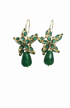 Orecchini realizzati con stelle su base in ottone e zirconi verdi incastonati, goccia in agata.Dotati di monachella peso 5.5grlunghezza 4cm Spedizione Gratuita