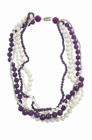 Collana girocollo realizzata con più fili in agata viola, perle di fiume, ematite e cristalli.lunghezza 54cm Spedizione Gratuita