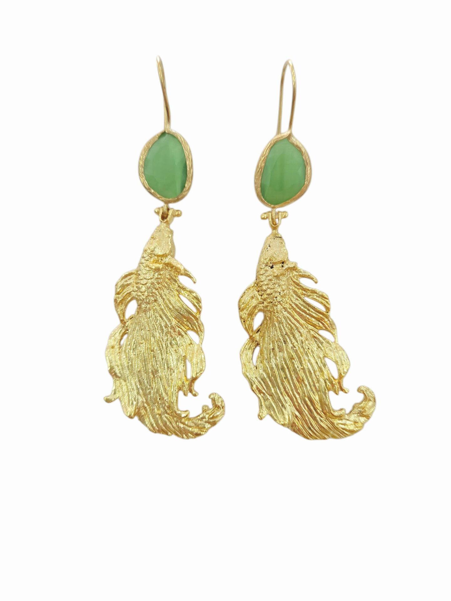 Orecchini realizzati con carpe in ottone e perno con monachella innpietra verde occhio di gatto
lunghezza 8cm
peso 12.9gr Spedizione Gratuita