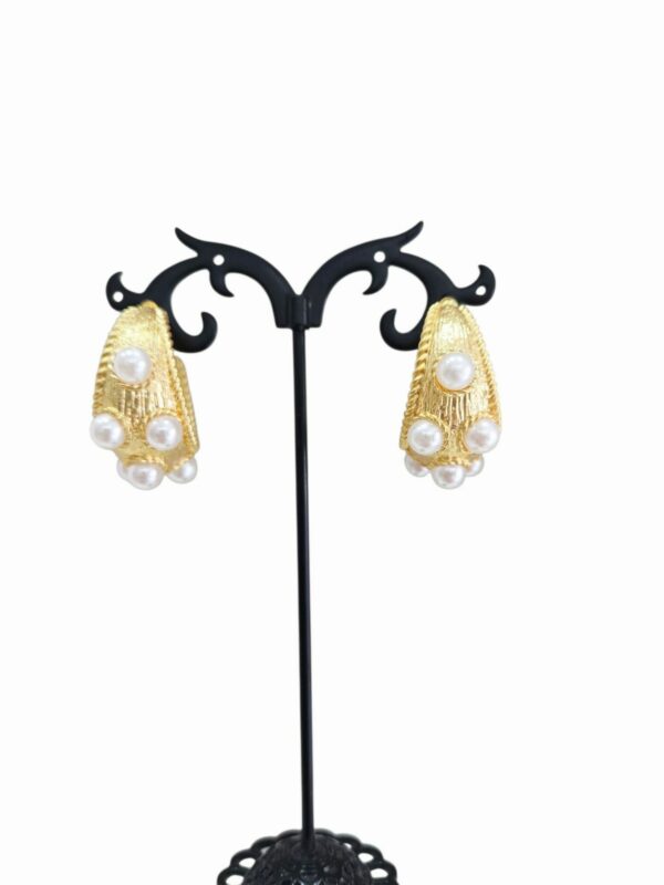 Orecchini  cerchi realizzati in ottone  con perle di fiume incastonatediametro 3cmpeso 10gr Spedizione Gratuita