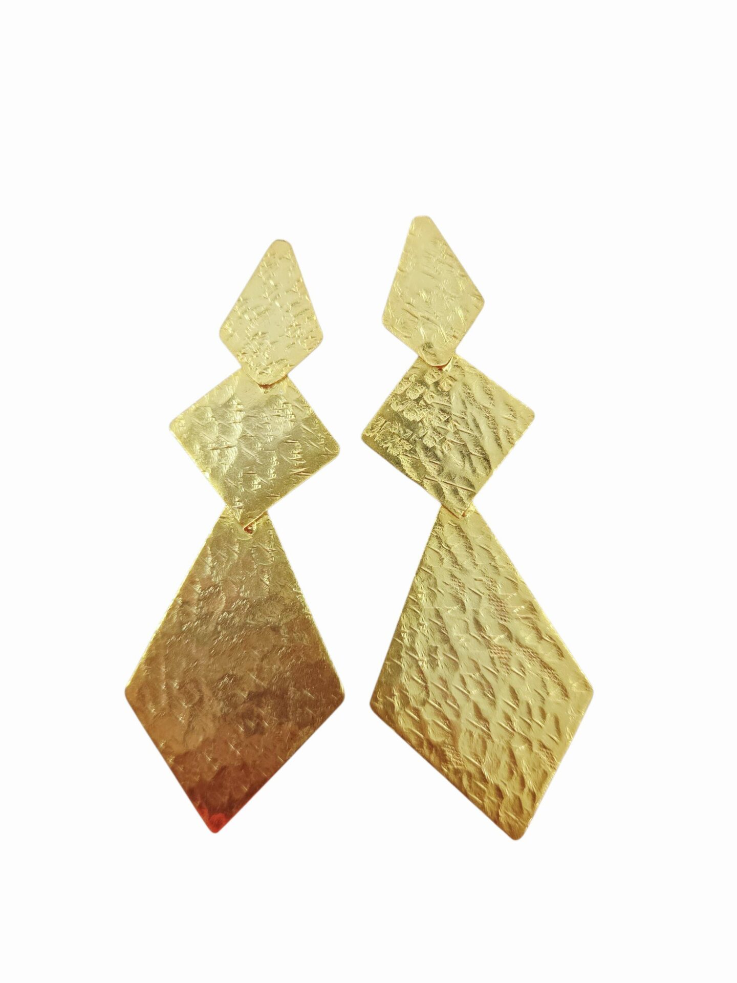 Orecchini  realizzati artigianalmente in ottone battuto 
lunghezza 8.5cm
peso 5.3gr Spedizione Gratuita