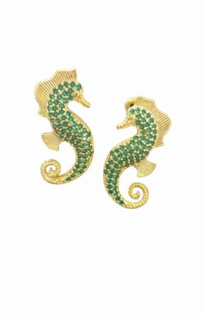 Orecchini lobo cavallucci marini realizzati su base in ottone con zirconi verdi incastonati.
lunghezza 3.5cm
peso 5.5gr Spedizione Gratuita