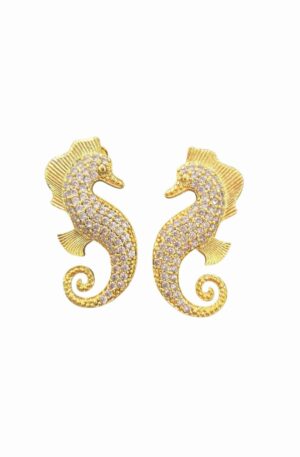 Orecchini lobo cavallucci marini realizzati su base in ottone con zirconi rosa chiaro incastonati.
lunghezza 3.5cm
peso 5.5gr Spedizione Gratuita