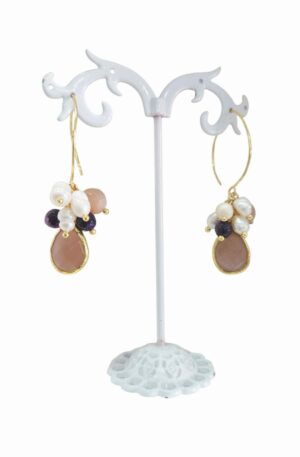 Orecchini  realizzati con ottone pietre naturali e perle di fiume.peso 5grlunghezza 5cm Spedizione Gratuita