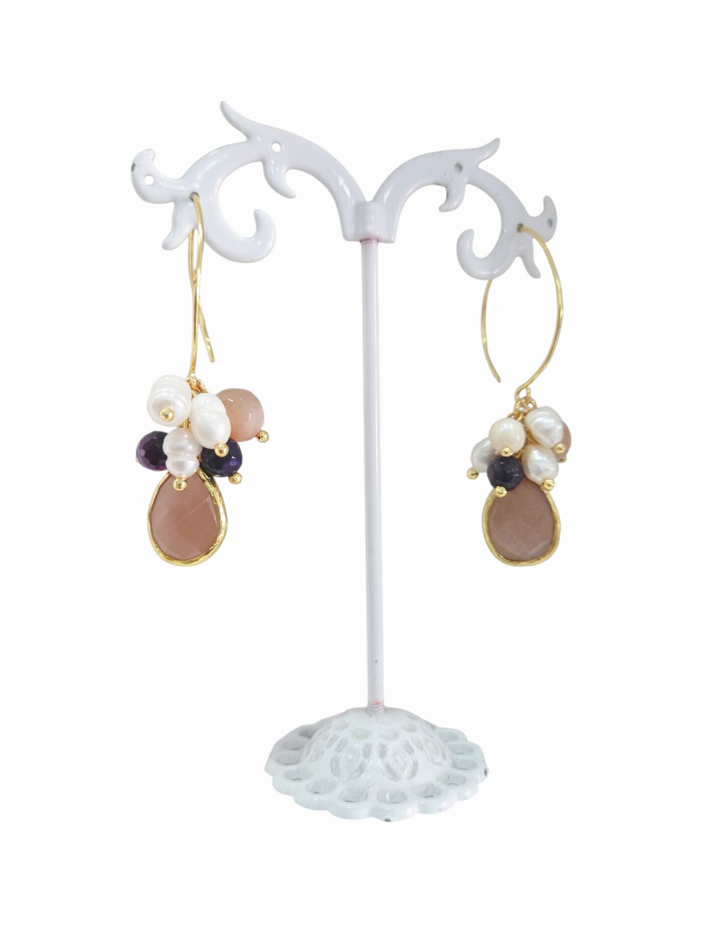 Orecchini  realizzati con ottone pietre naturali e perle di fiume.peso 5grlunghezza 5cm Spedizione Gratuita