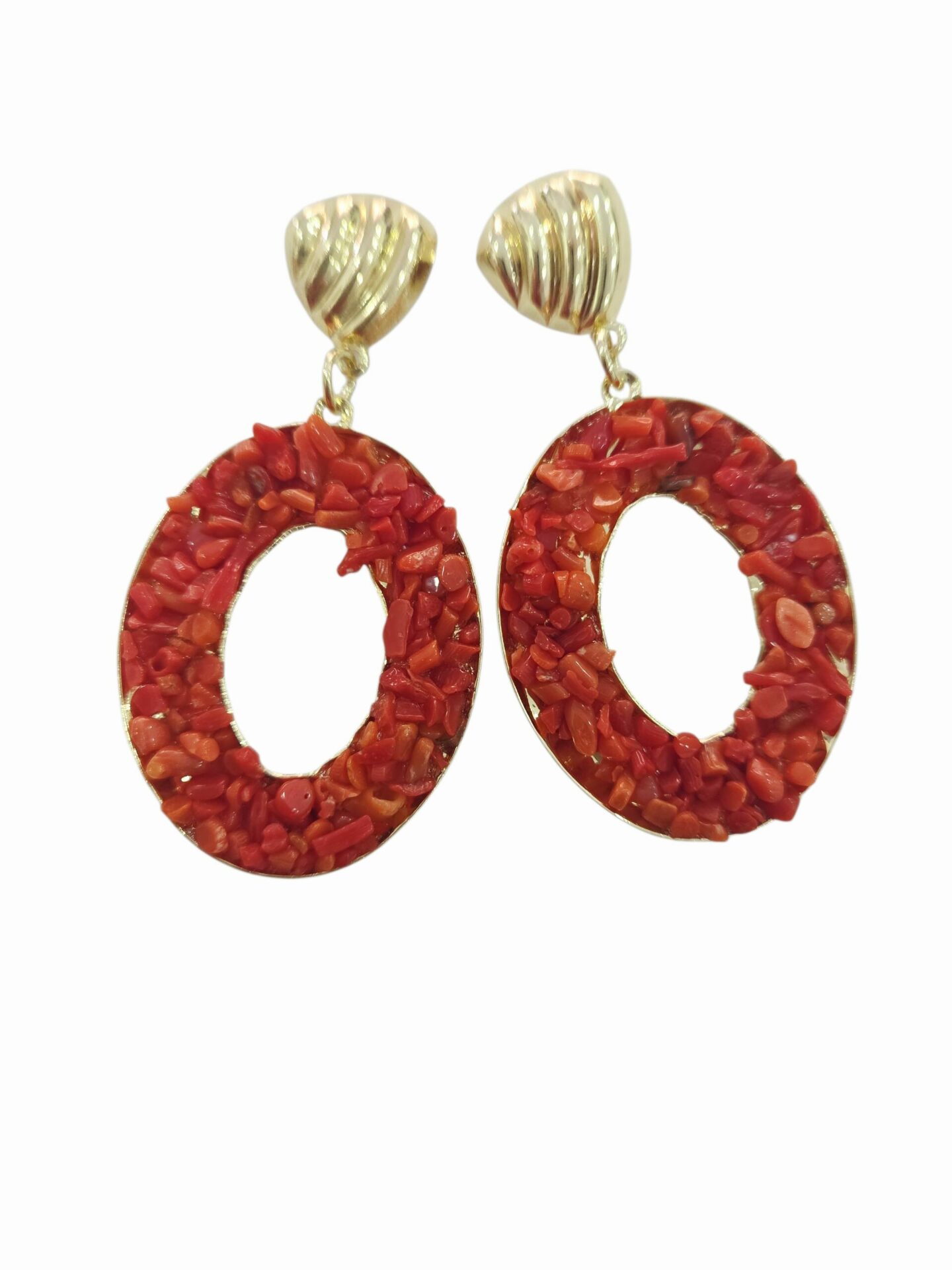 Orecchini  realizzati su base innottone con coralli applicati.peso 7.2grlunghezza 6cm Spedizione Gratuita