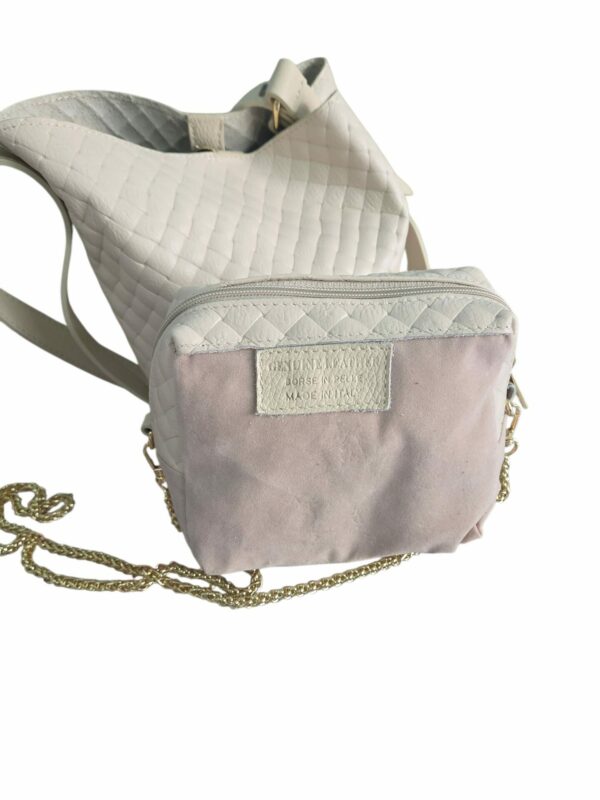 Borsa secchiello doppia stampo pelle intrecciata beige interno nudo in camoscio tasca unica con tracollina in tessuto con catenella dorata.Vera pelle made Italy Misure H25 B19 Spedizione Gratuita