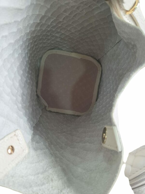 Borsa secchiello doppia stampo pelle intrecciata beige interno nudo in camoscio tasca unica con tracollina in tessuto con catenella dorata.Vera pelle made Italy Misure H25 B19 Spedizione Gratuita