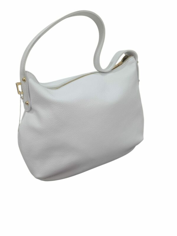 Borsa in vera pelle bianca manico ampio e tracolla interno foderato con scomparti laterali due aperti uno con zip. Chiusura con zip. Made Italy.Misure H29 B9 L30 Spedizione Gratuita