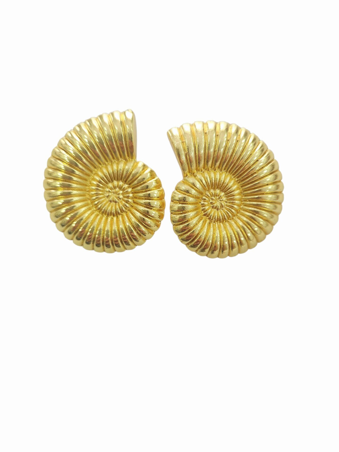 Orecchini  lobo conchiglia dorata in ottone.lunghezza 3cmpeso 8.1gr Spedizione Gratuita