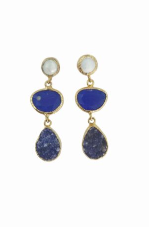 Orecchini realizzati con perno perla di fiume, occhio di gatto blu elettrico e druzy blu circondati da ottone
lunghezza 5cm
peso 8.1gr Spedizione Gratuita