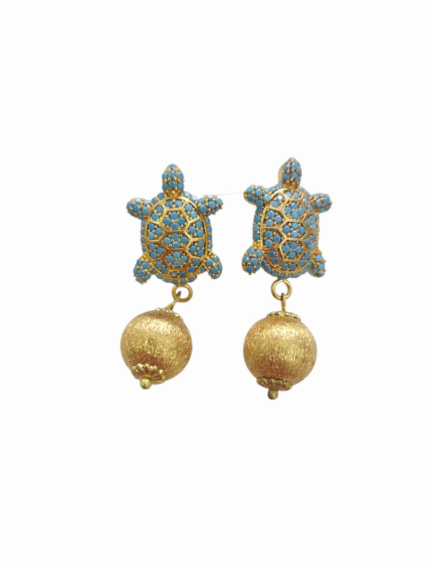 Orecchini realizzati con perno tartaruga in ottone con zirconi turchesi  e sfera in ottone satinato
lunghezza 
peso 4.1gr
lunghezza 3.5cm Spedizione Gratuita