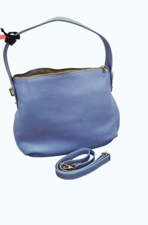 Borsa in vera pelle celeste polvere manico ampio e tracolla interno foderato con scomparti laterali due aperti uno con zip. Chiusura con zip. Made Italy.Misure H29 B9 L30 Spedizione Gratuita