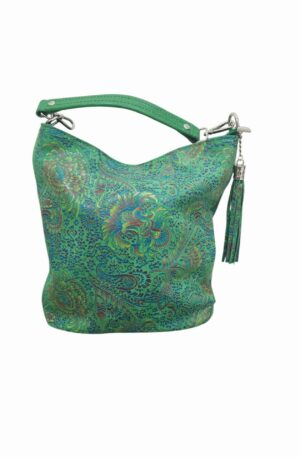 Secchiello in vera pelle stampata ,made Italy, con tracolla tasca con zip esterna. interno foderato con tasca laterale e chiusura con zip. colore verdeMisure H29 B13L 17 Spedizione Gratuita