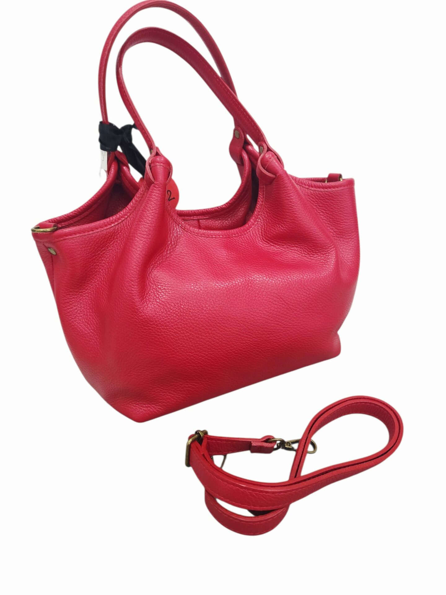 Borsa in vera pelle rossa, made Italy,  interno foderato con 3 scomparti interni e tasche laterali. Apertura con zip,dotata di tracolla. Misure L 28 B15 H 20 Spedizione Gratuita