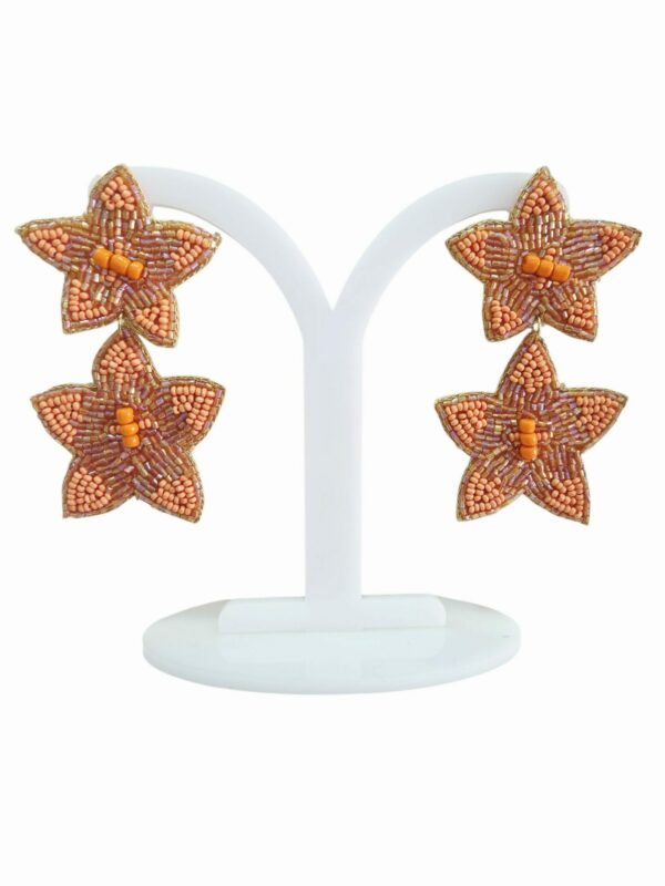 Orecchini realizzati con microperline e tessuto, super leggeri.lunghezza 7.5cmpeso 6.1gr Spedizione Gratuita